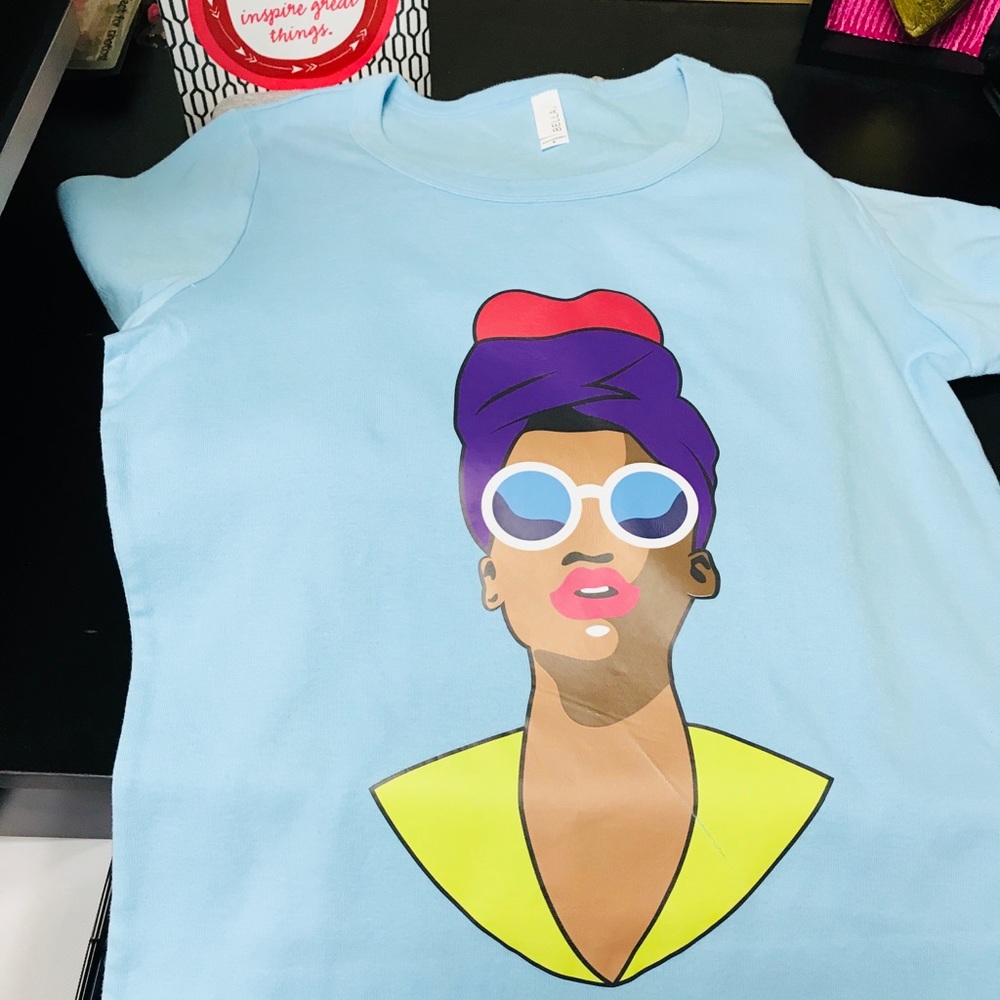 Colorful Women’s scoop neck light blue tee.